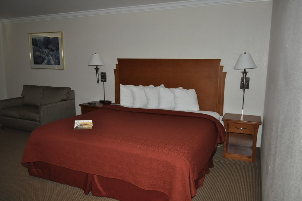 Quality Inn & Suites Salina Exteriér fotografie